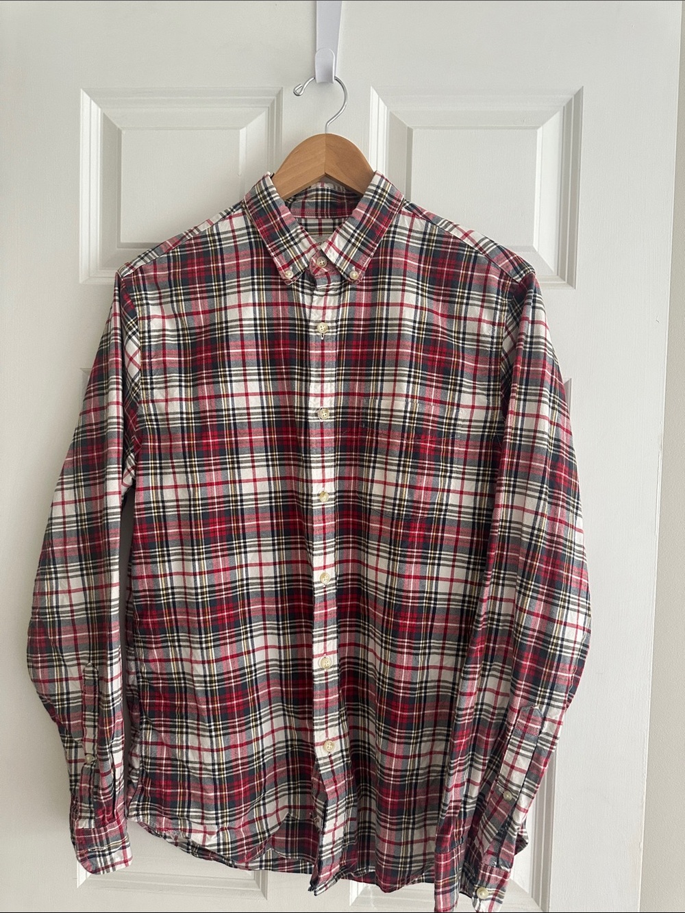 MensbJCrew Classic Red Plaid Button-Down Shirt